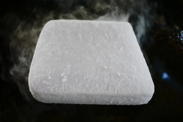 怎么用盐水制作干冰